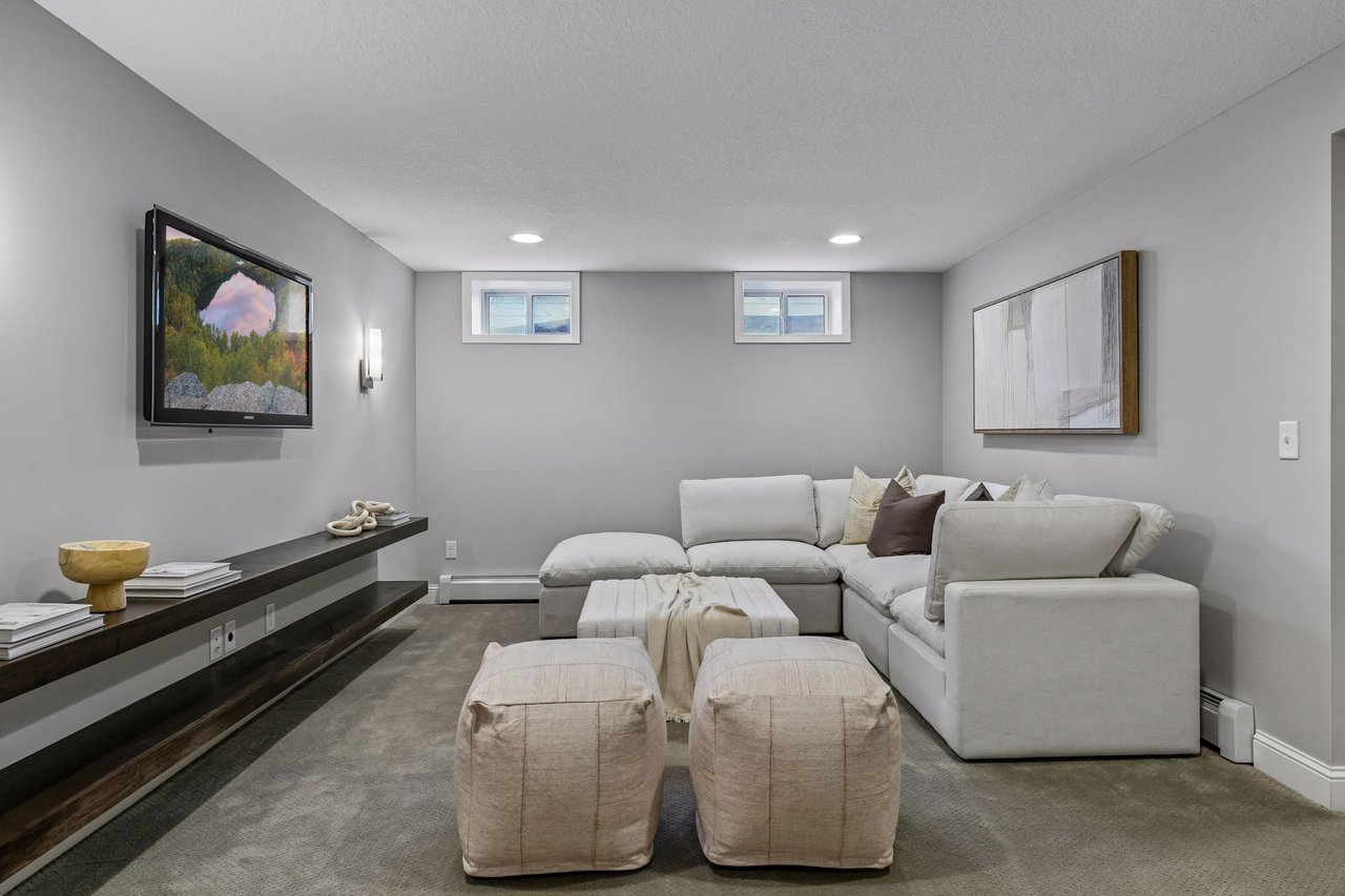 5932 Tamarac Ave, Edina