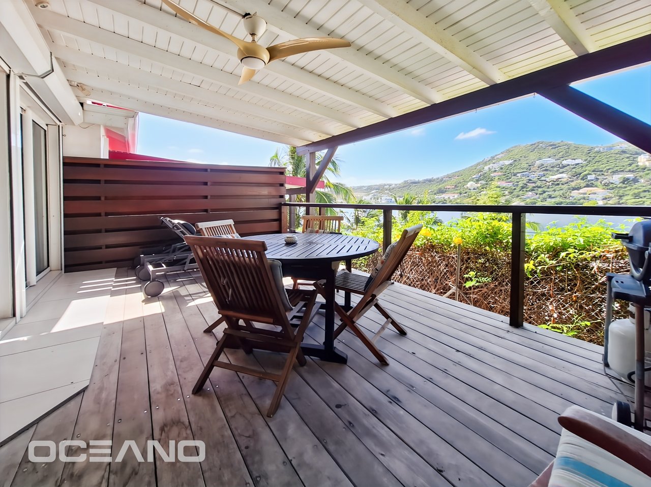 Sea View Mezzanine Studio – Oyster Pond