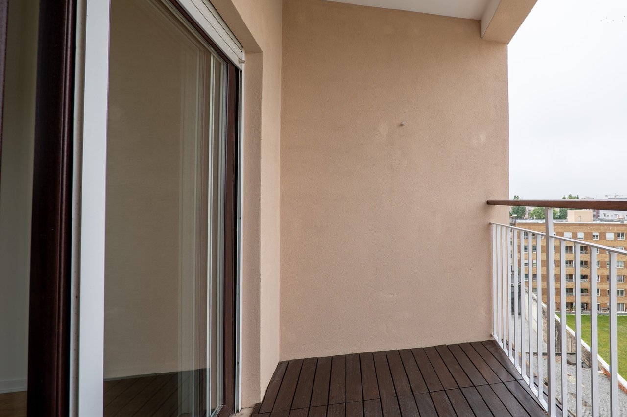 2-Bedroom Apartment with Sunset Balcony in Central Matosinhos