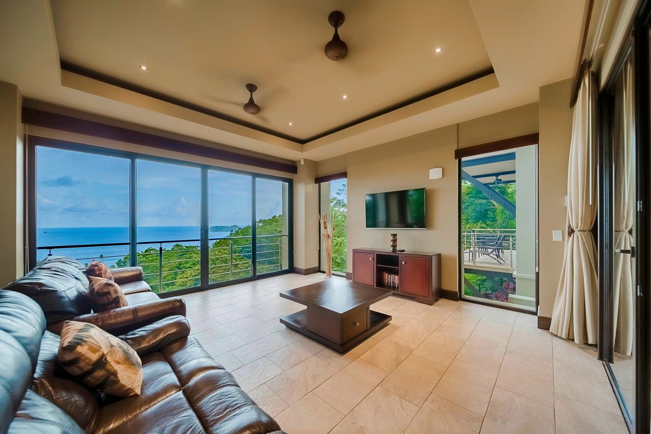 Walk to beach Vista Hermosa Estate Lucrative Contemporary Estate