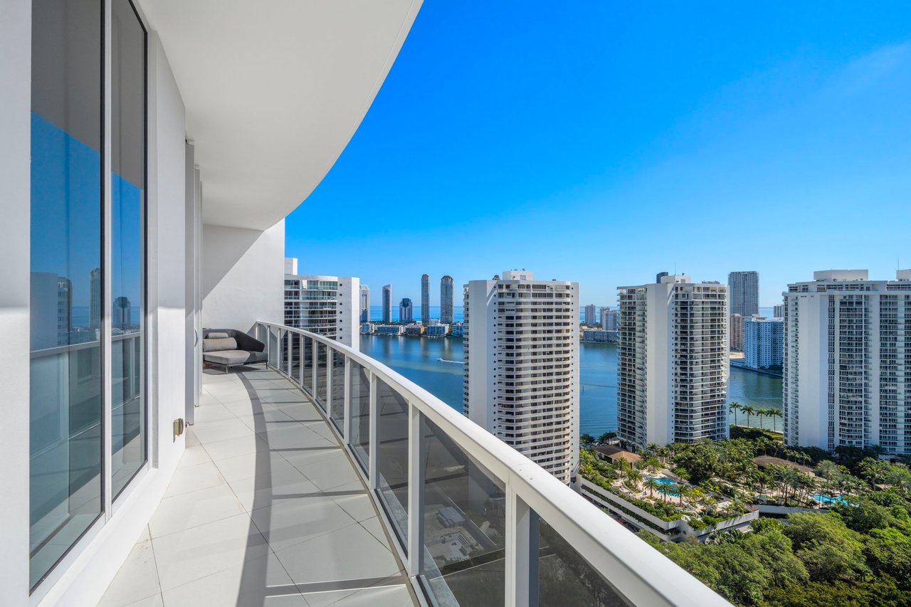 4100 Island Blvd # 1 Unit: PH-1