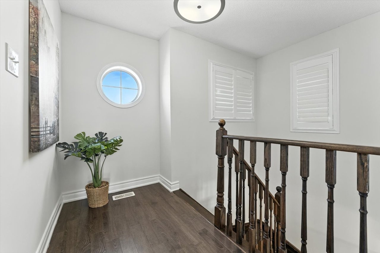 17 Holroyd St