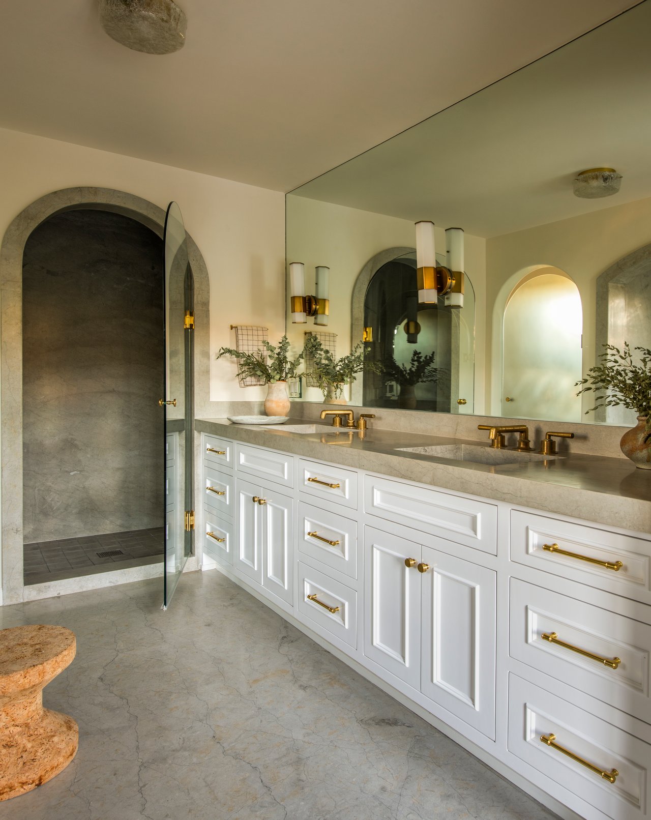 1982 N Normandie Ave