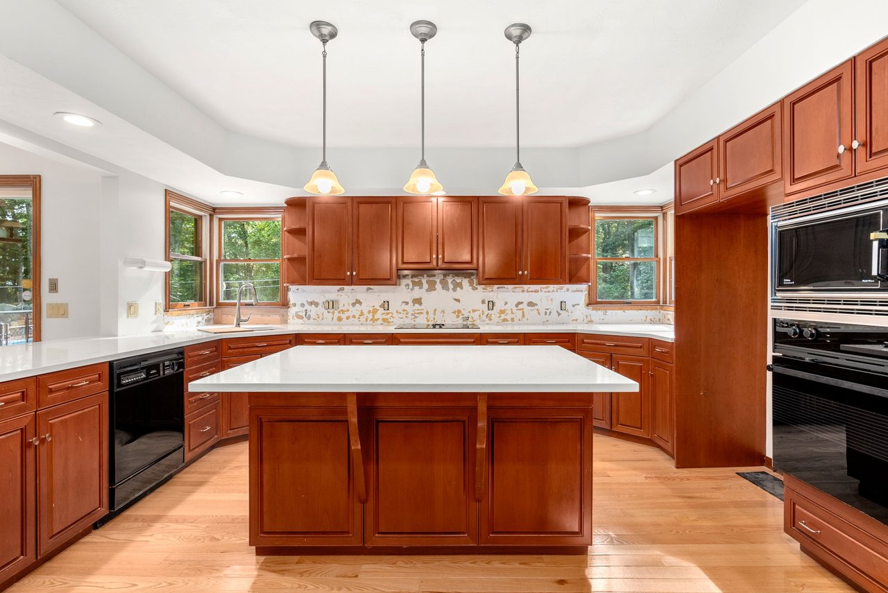 4 Leslie Rd