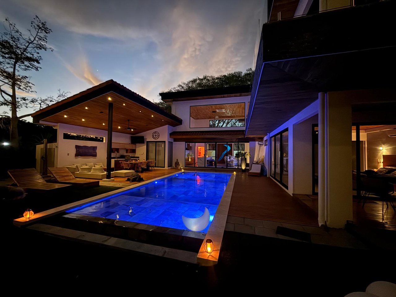 Casa La Ola Perfecta | Luxury 5-Bedroom Home with Pool Near the Beach in Hacienda Pinilla