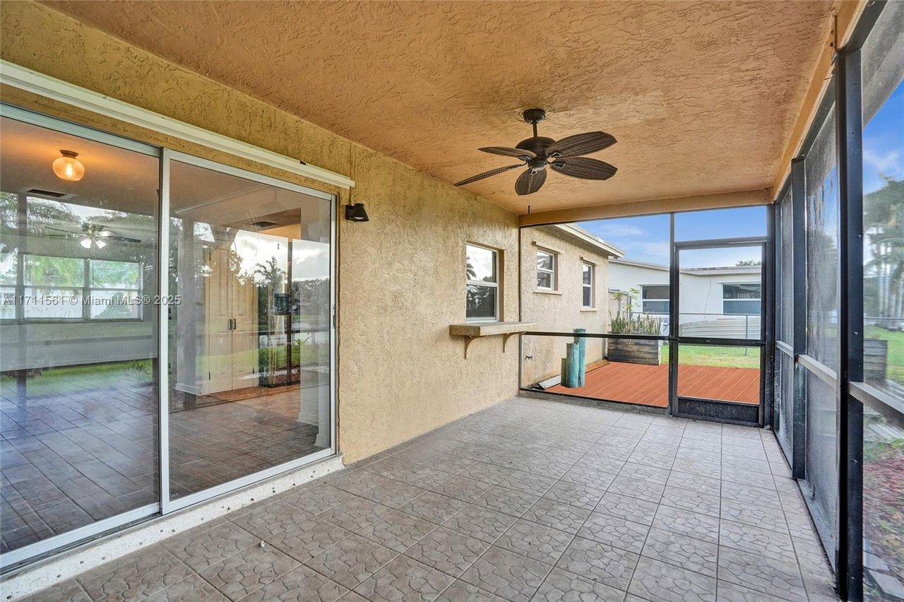 5231 SW 89th Ave