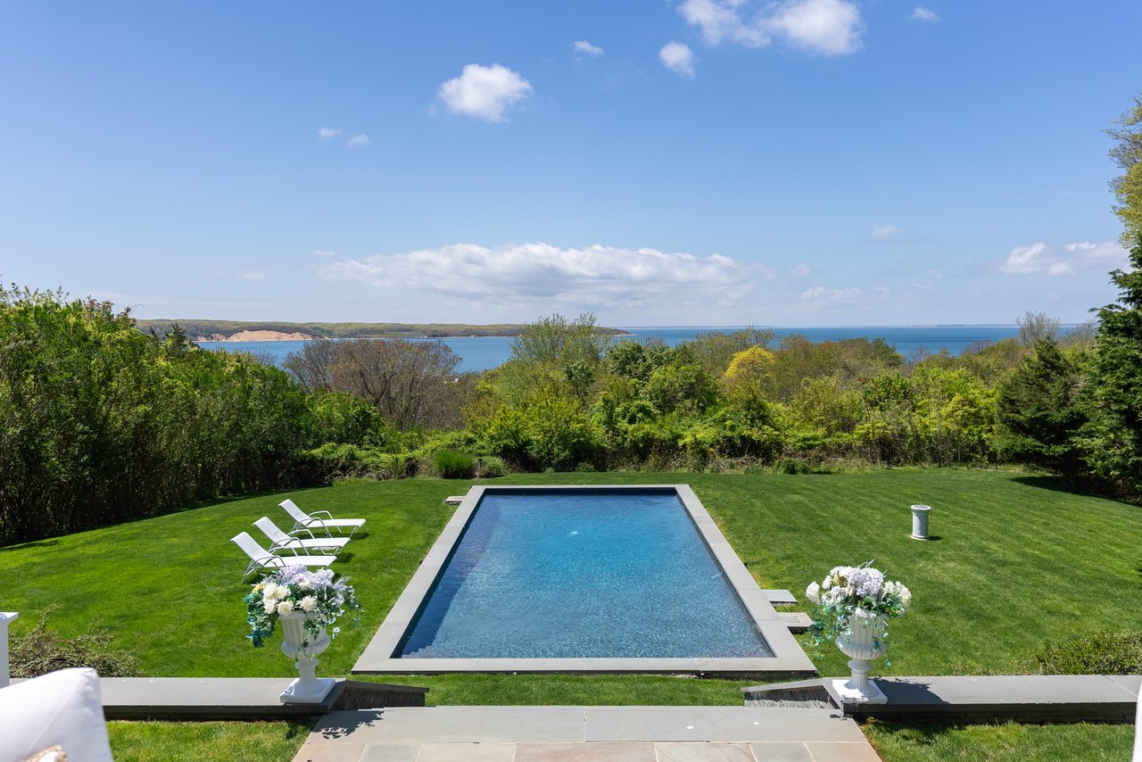 16 Beech Hollow Court