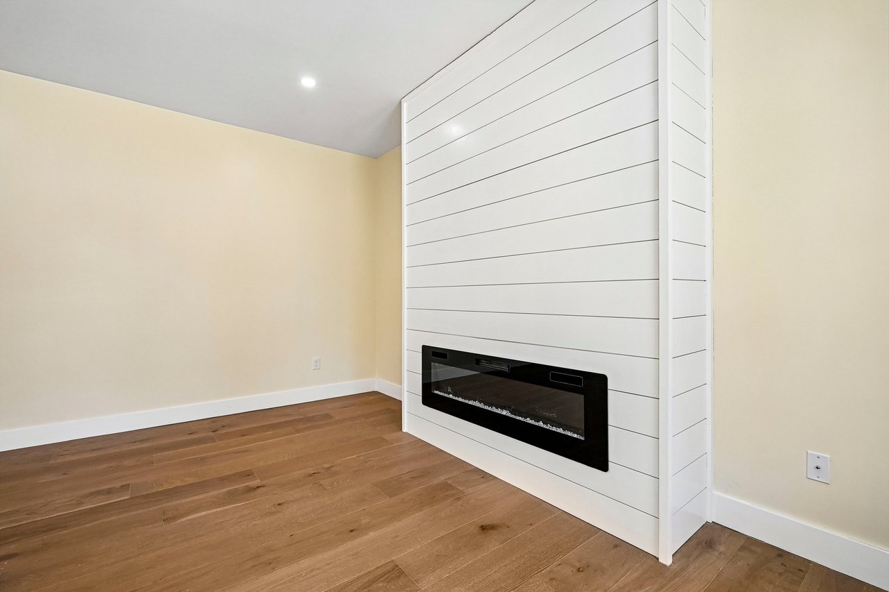 33 Seabiscuit Dr, Plymouth, MA 02360