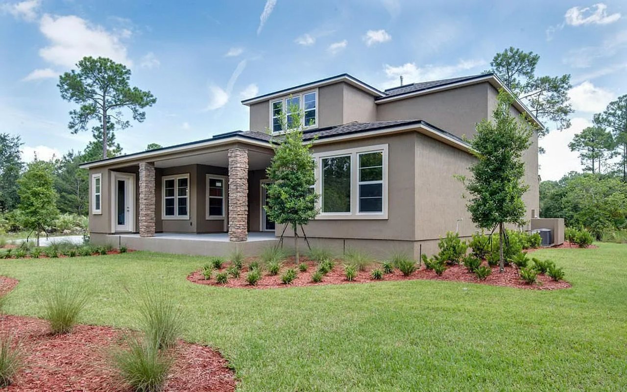 131 N River Dr