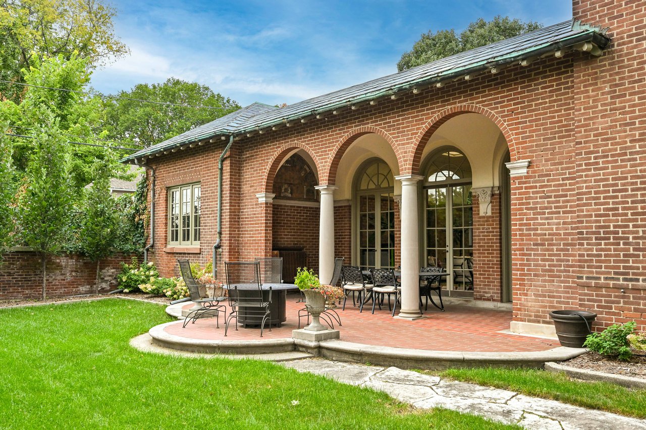 Stunning 6 Bedroom Home with Indoor Pool