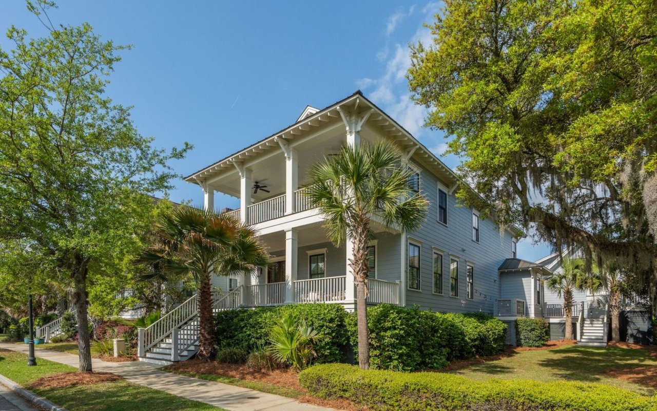 For Sale – Homes With Five Bedrooms