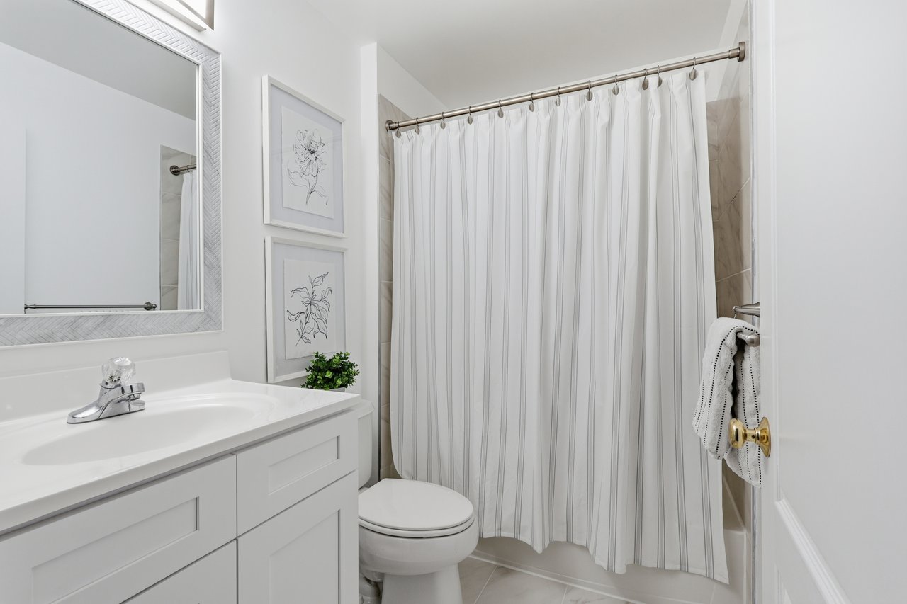 42757 Gelding Sq, Chantilly, VA 20152	