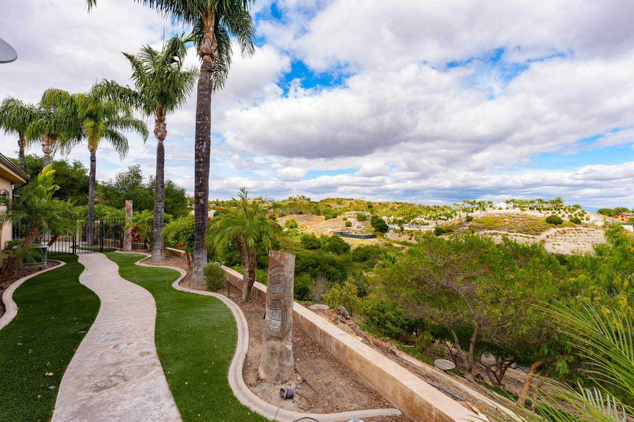 21128 Via Los Laureles