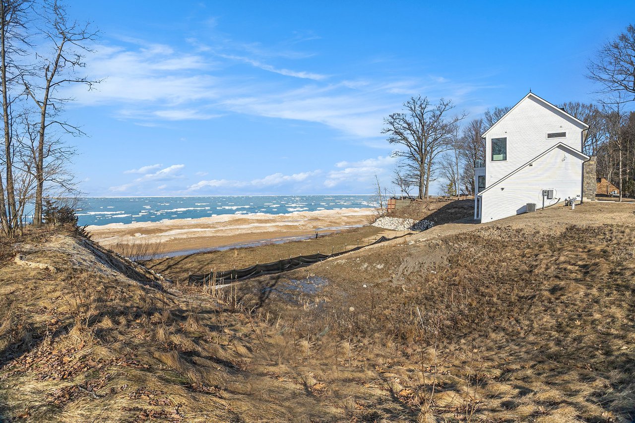 2578 2576, 2572 Lakeshore Drive
