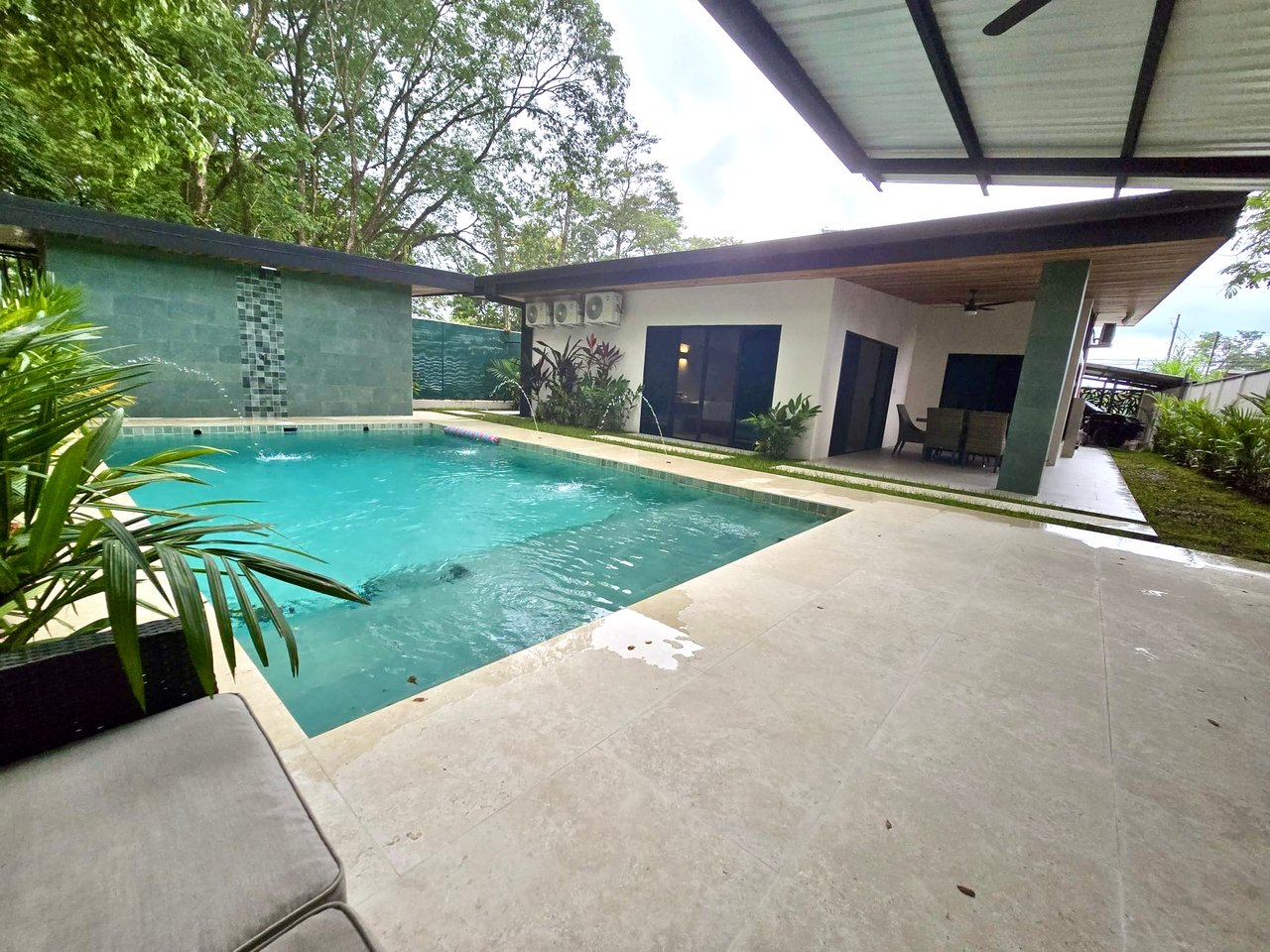 Tropical Modern Villa in Uvita – 3BR Retreat with Large Pool Near the Beach