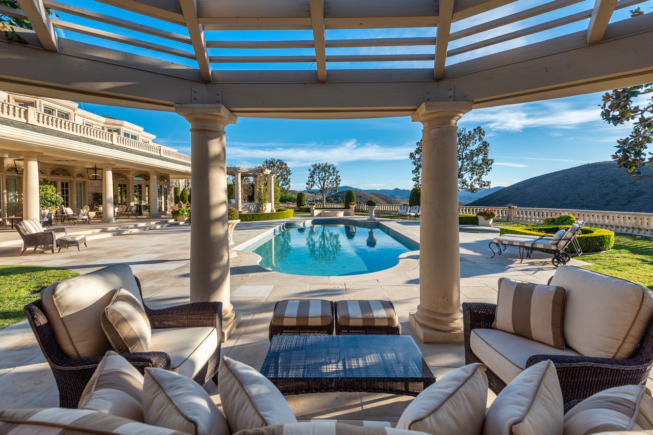 996 Vista Ridge Lane