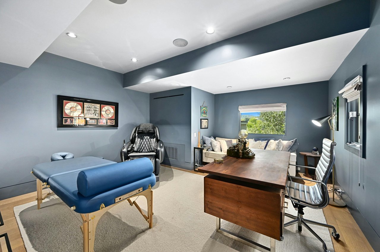 4705 & 4709 Island CV