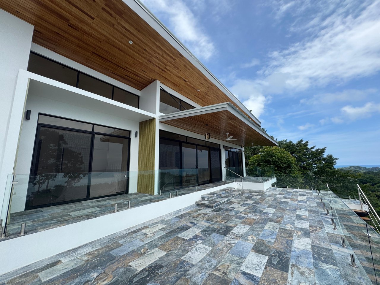 Modern Elegance Meets Incomparable Views, 3BDR&3Baths Home