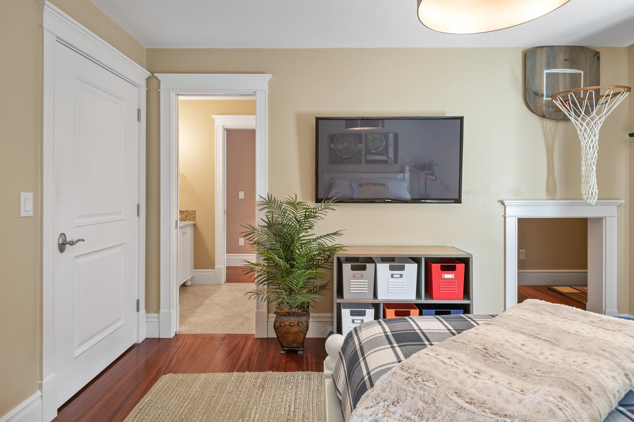 373 Lower Flying Point Road, Freeport