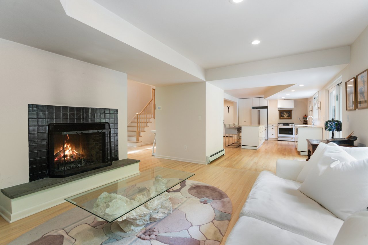 25 Cross Pond Road