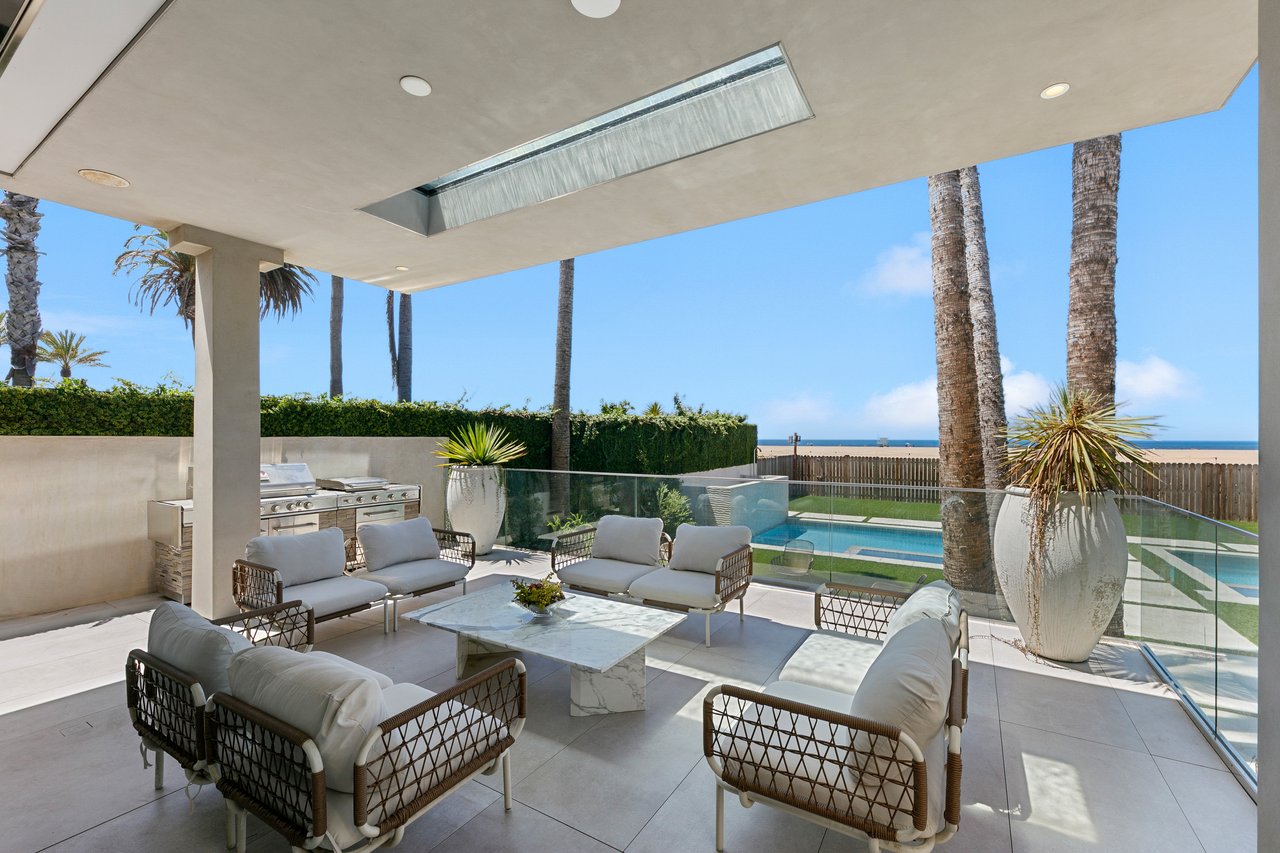 938 Palisades Beach Rd