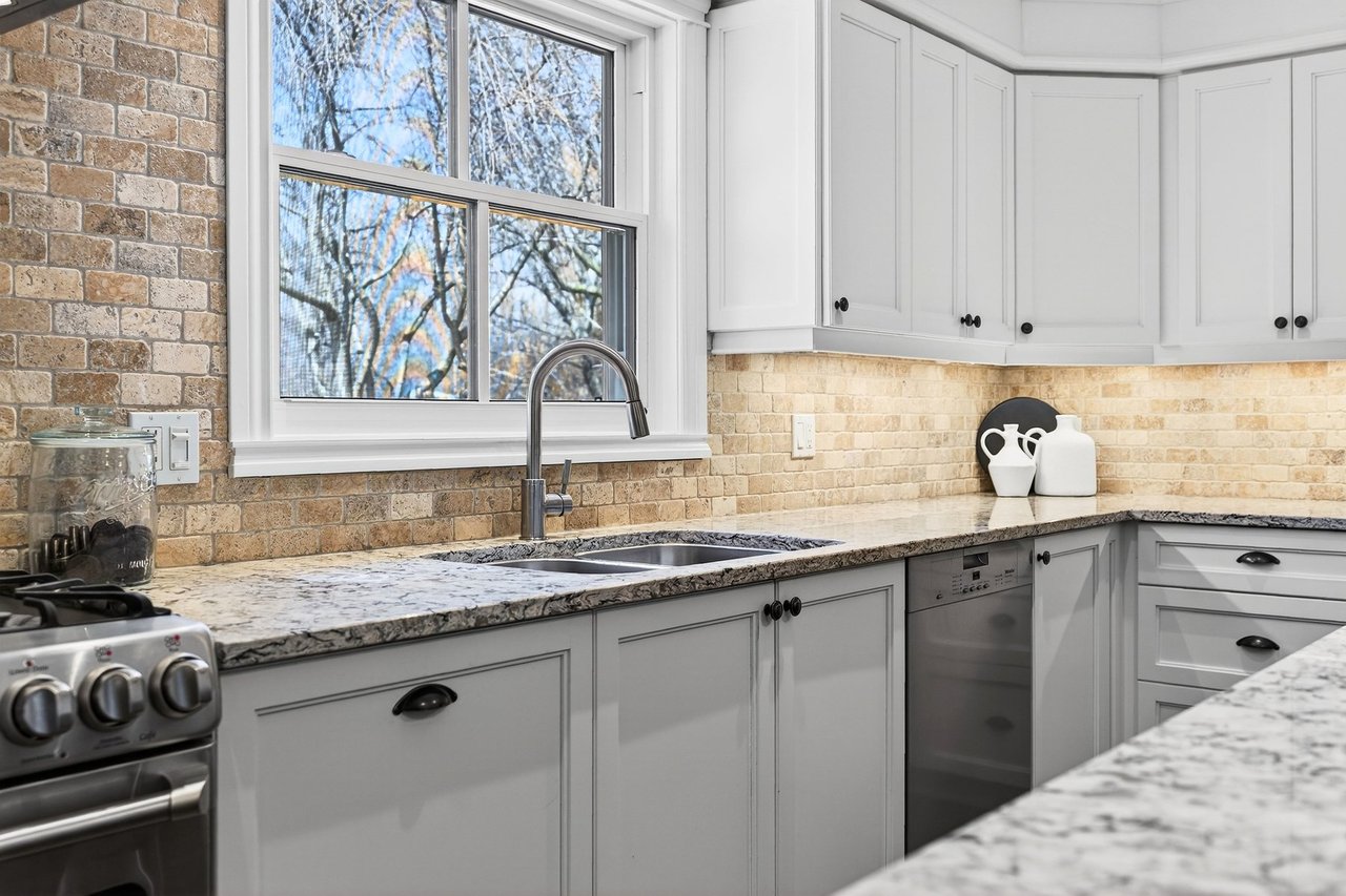 Sprawling Tyandaga Bungalow