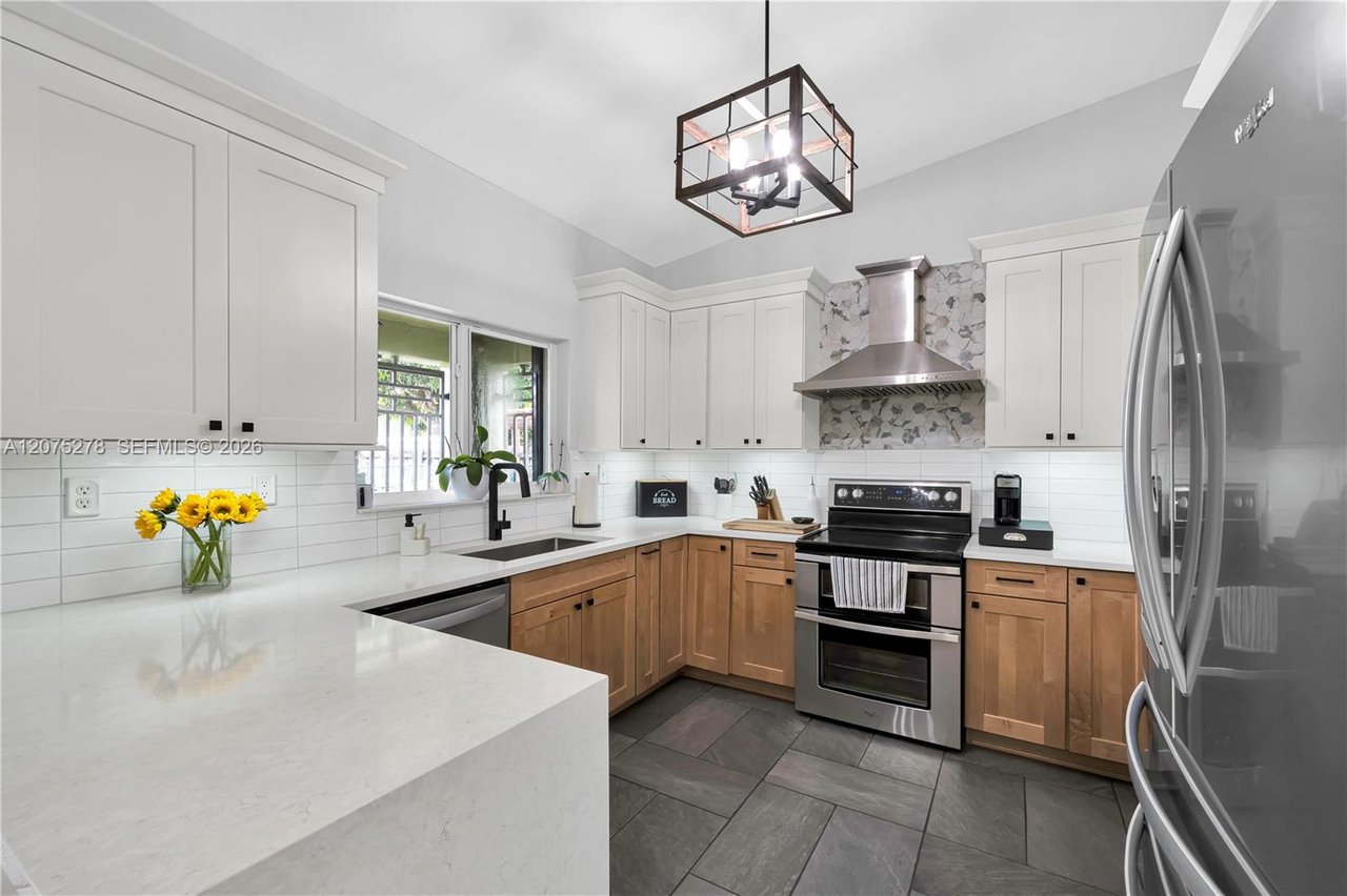 15123-sw-179-street-miami-fl-home-sold-kitchen-area