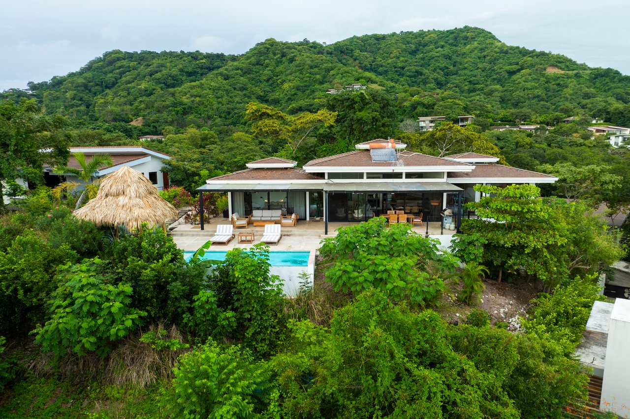 Casa Salinas – 3 beds ocean view home in playa grande