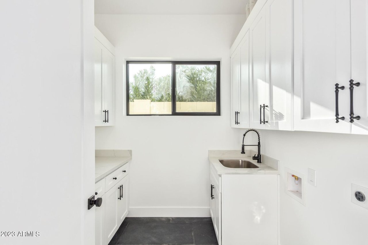 4847 E Clarendon Avenue