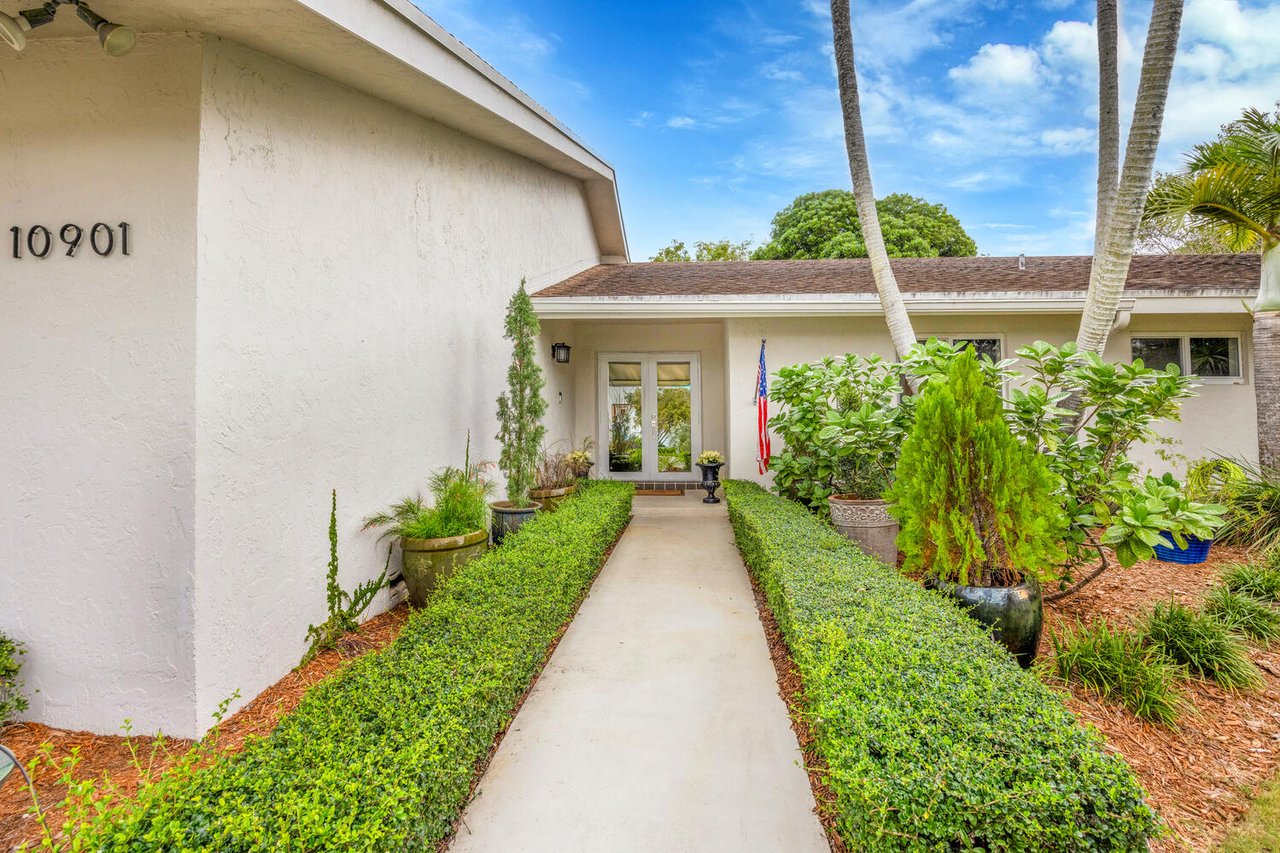 Spacious Living on a Private Cul-de-Sac