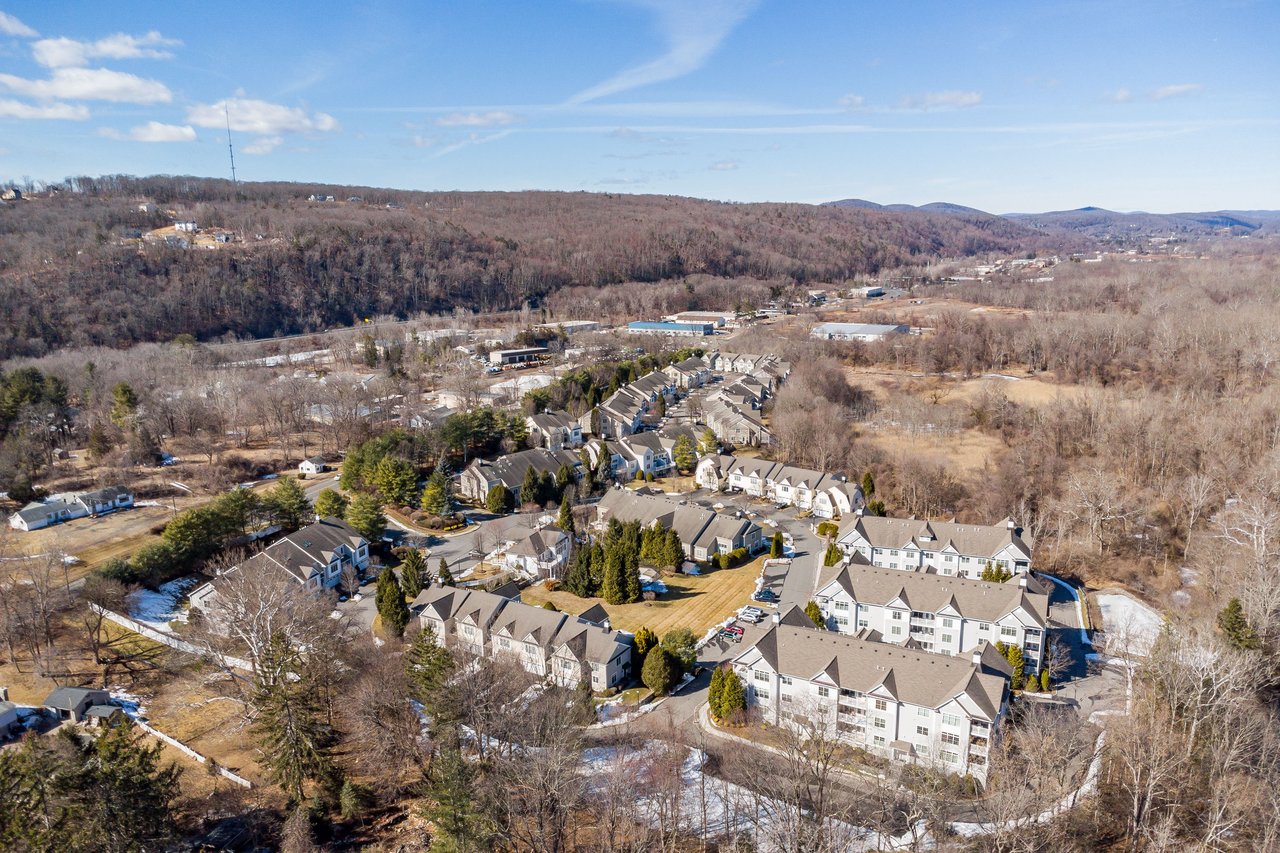 34 Great Heron Lane Brookfield CT | The Brokerage of New England