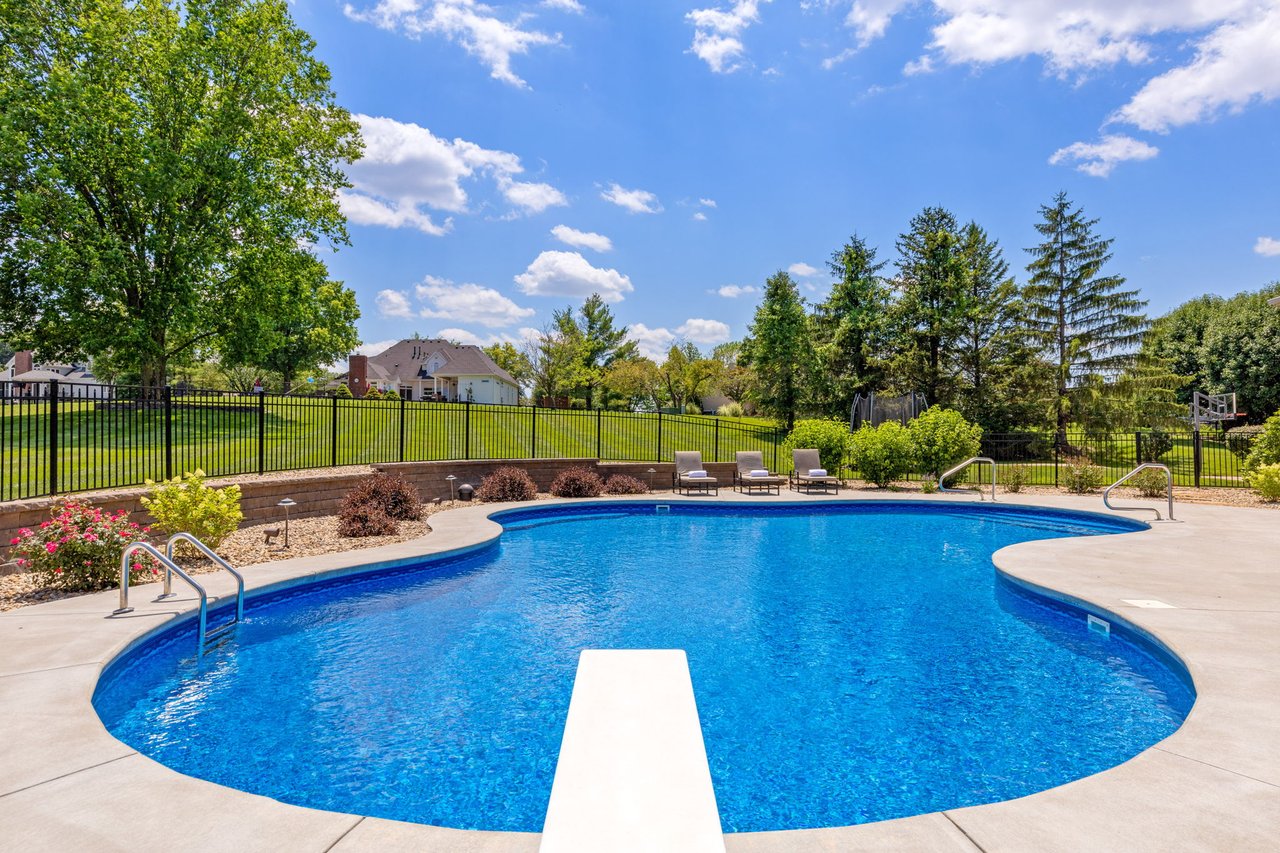 32 Rathfarnum Lane