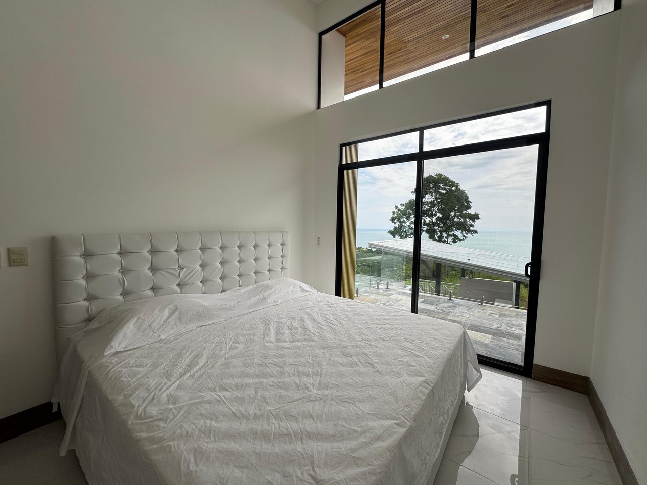 Modern Elegance Meets Incomparable Views, 3BDR&3Baths Home