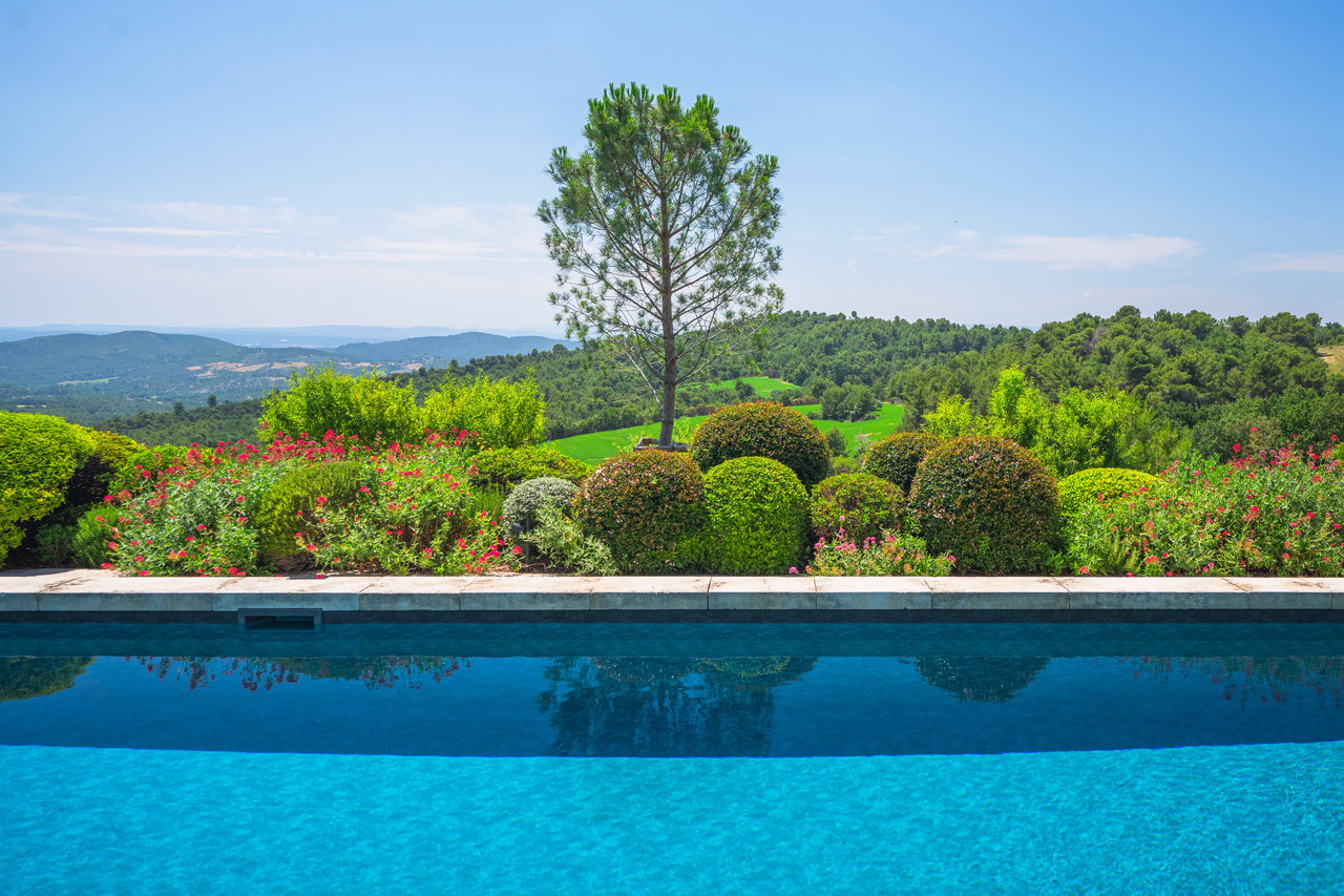 an exeptional domain of over 100 hectares in a dream location 
