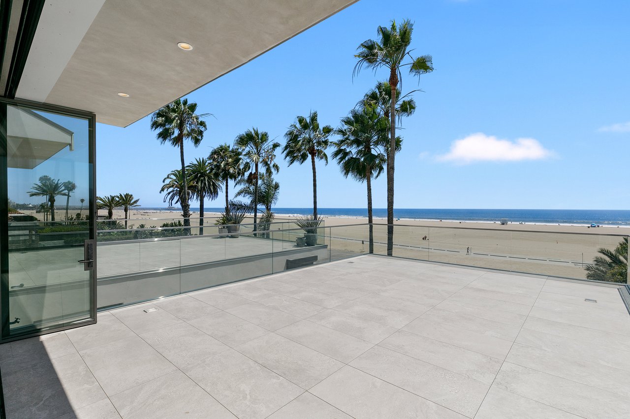 938 Palisades Beach Rd