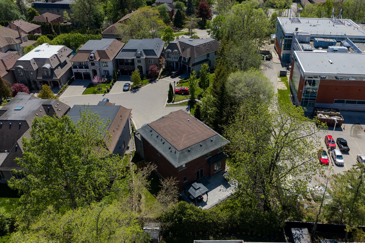 125 Paliser Court