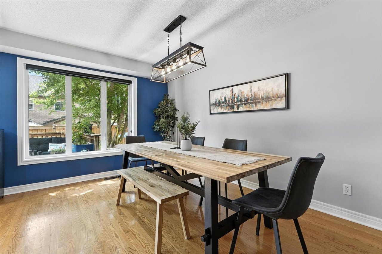 151 Mowat Cres
