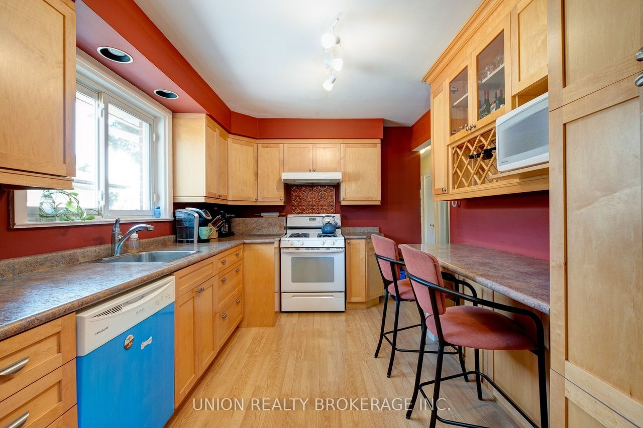 71 Farmbrook Rd
