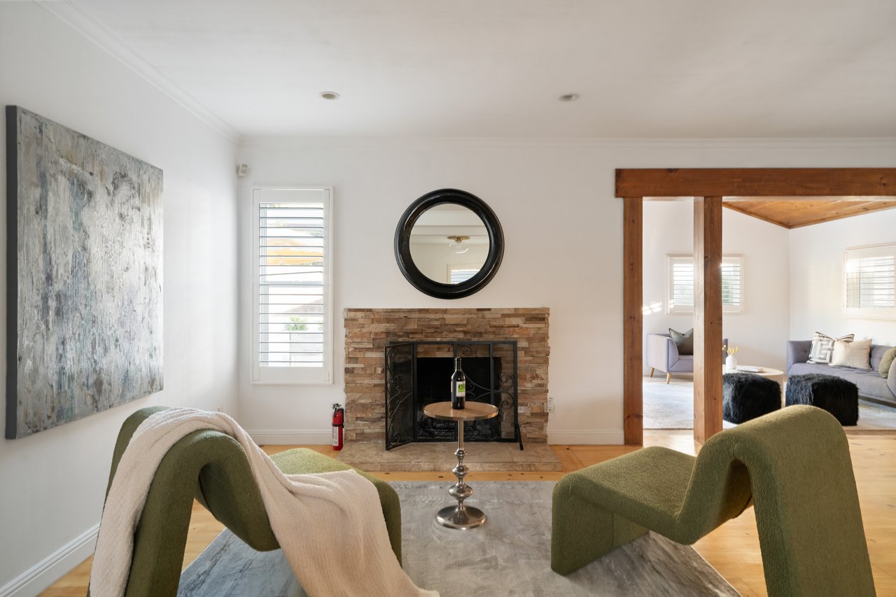 20212 Oxnard St, Woodland Hills