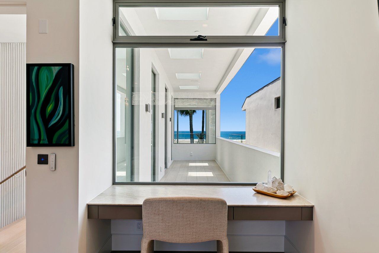 938 Palisades Beach Rd