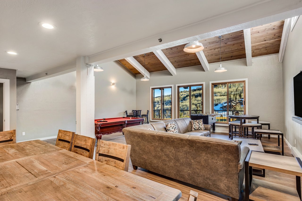 Modern Elegance Meets Mountain Comfort