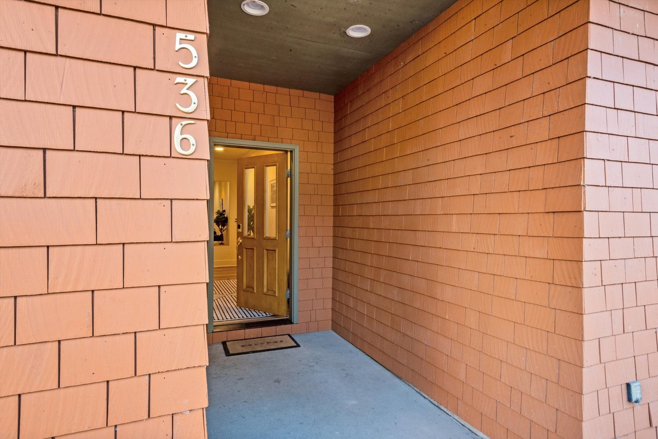 Bright and Stylish Townhome in the Heart of Willits