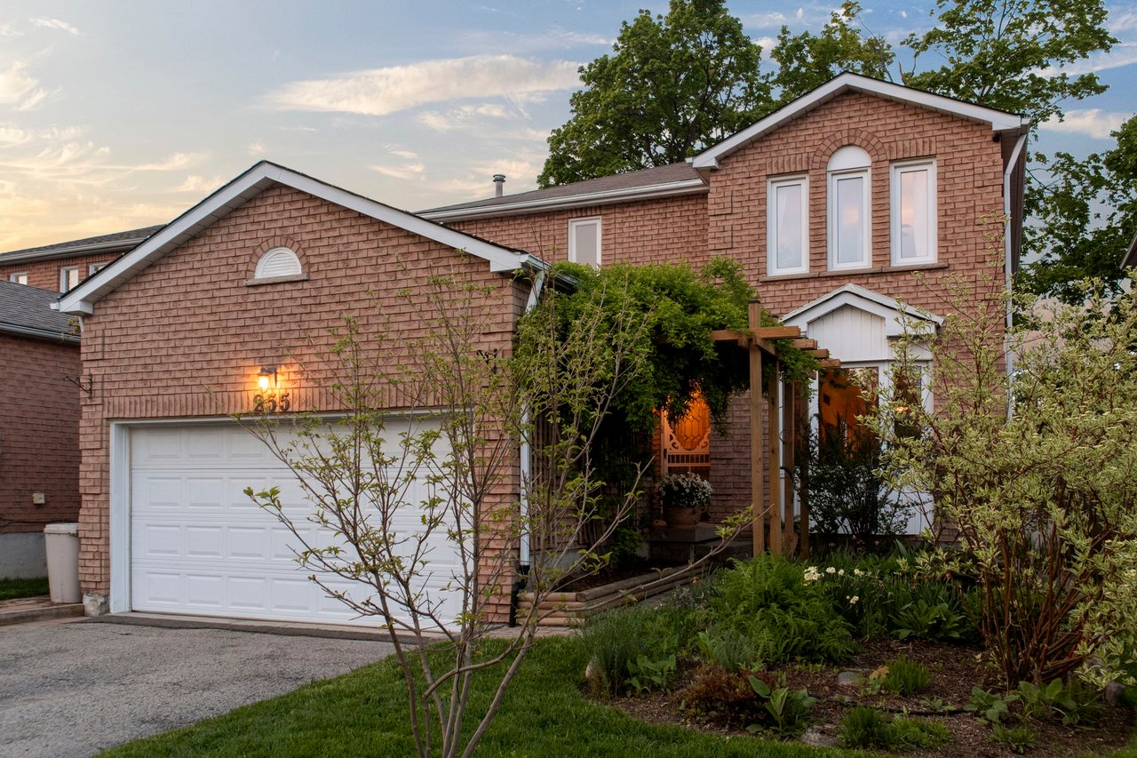 255 Hickling Trail, Barrie
