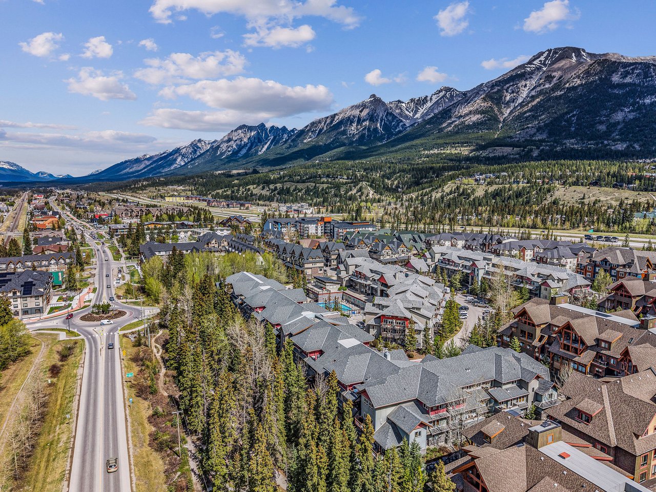 Short Term Rental Income Property in Grizzly Lodge Canmore