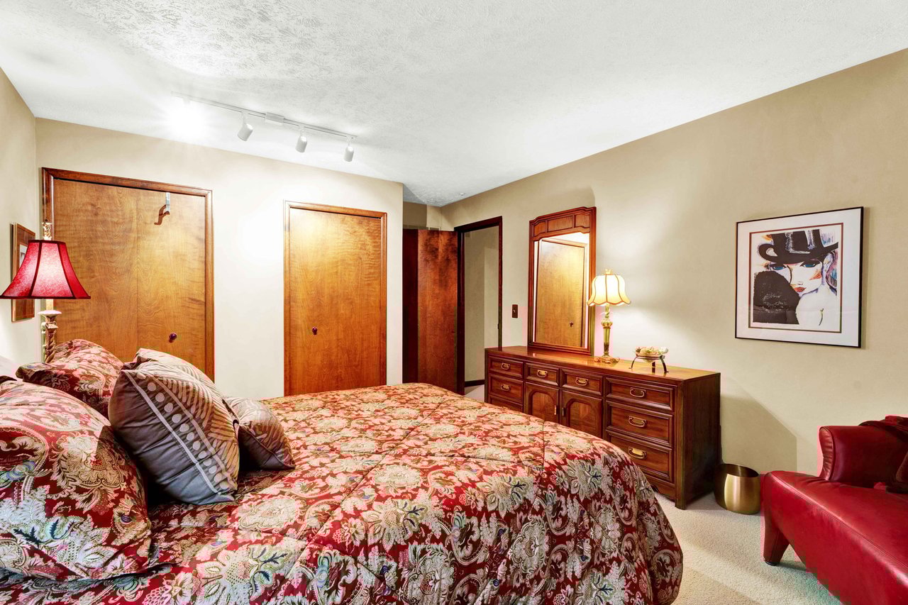 1100 Bretton Lane, Bloomfield Hills