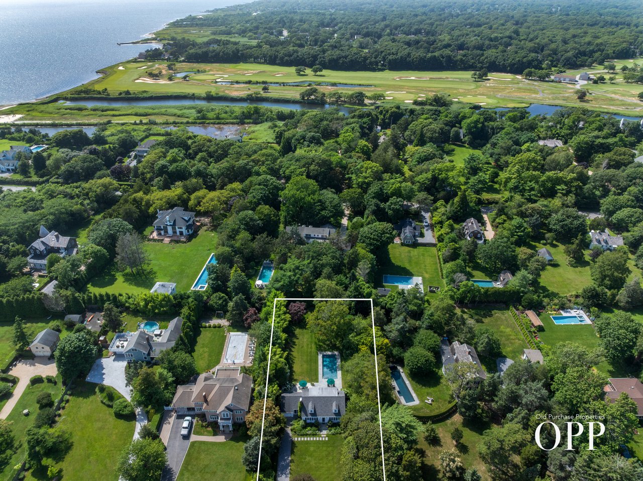 Estate-Section Sanctuary with manicured Gardens