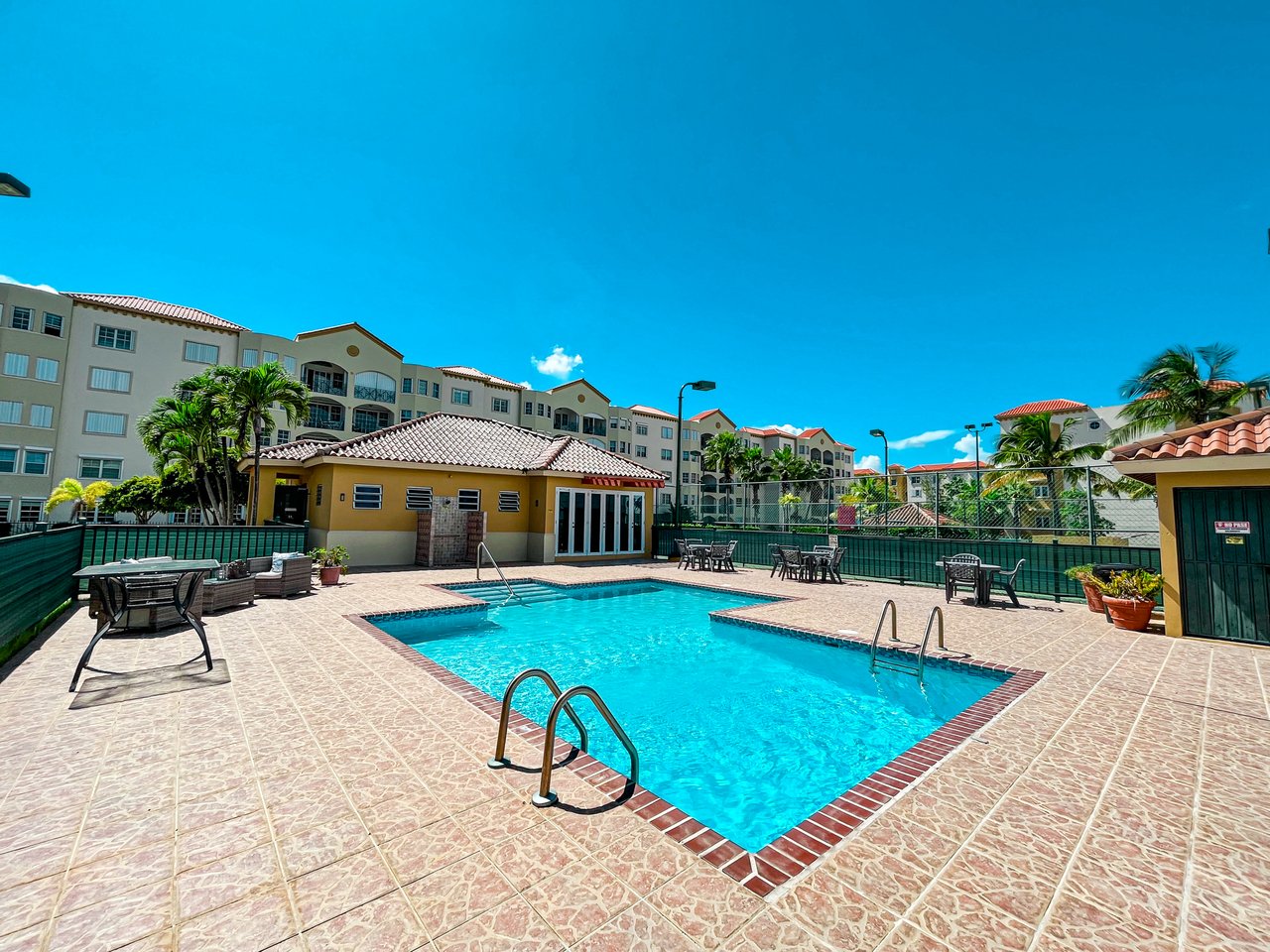 Royal Palm B-502