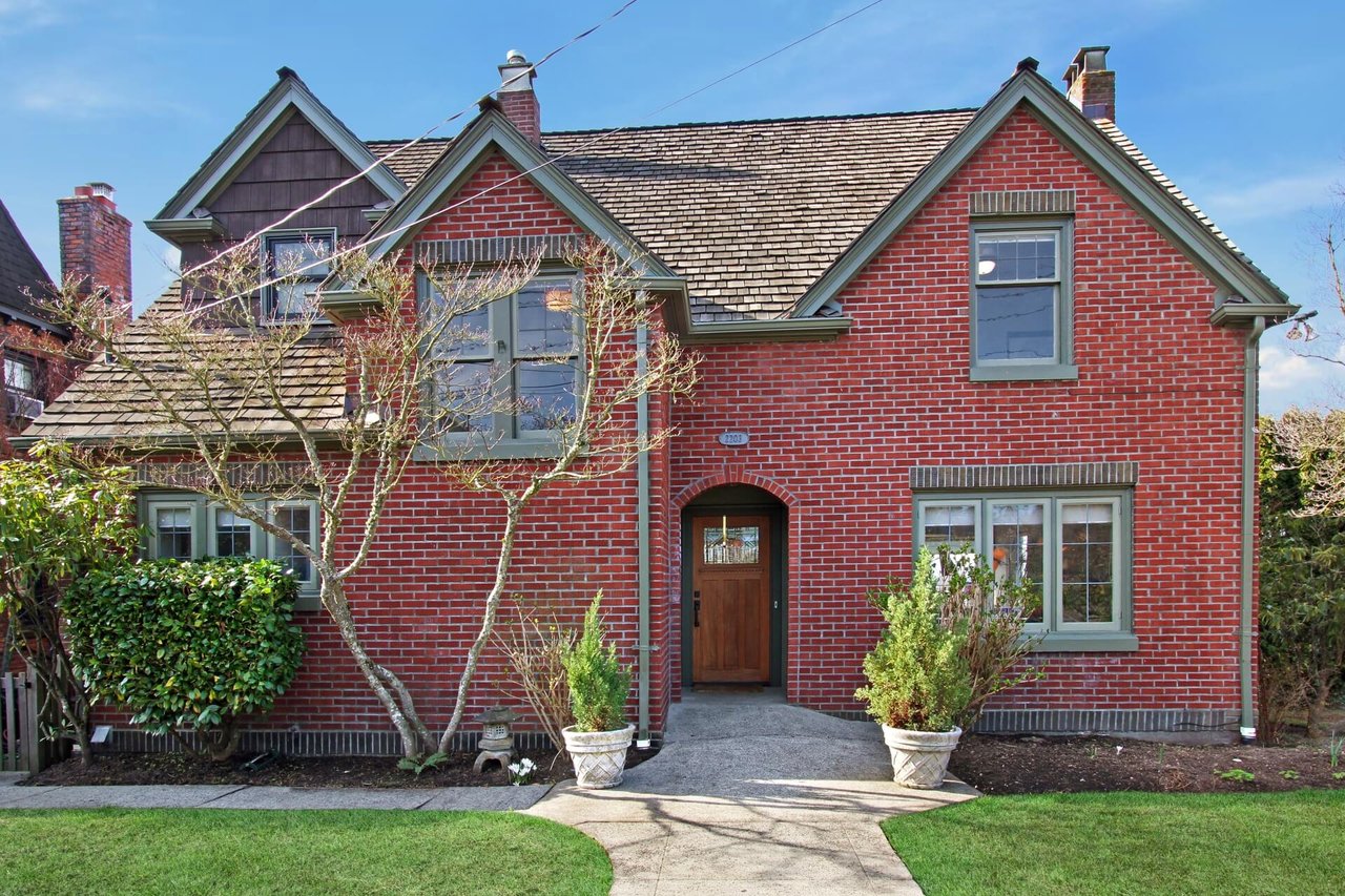 Video tour: Amazing West Seattle North Admiral Home. To view in new browser window