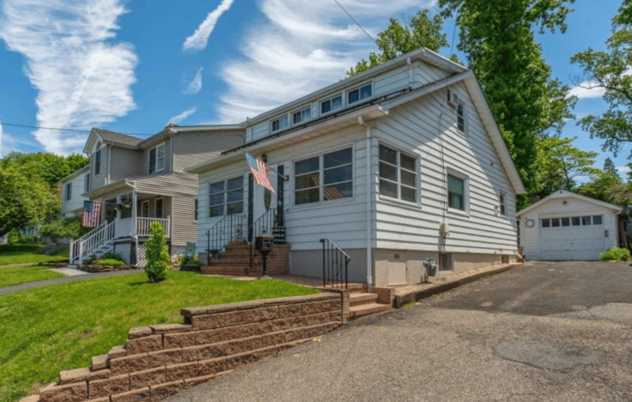 24 Robertson Road, West Orange