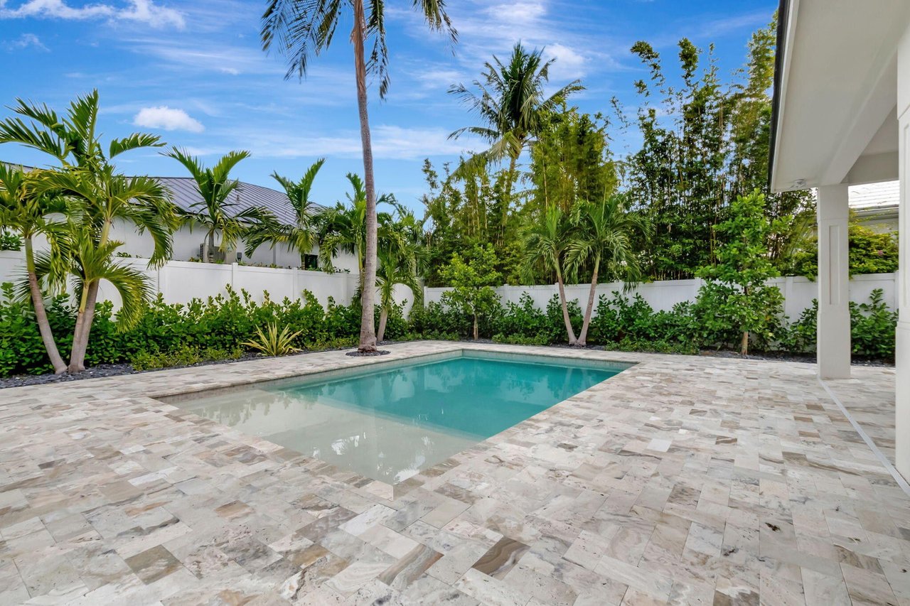 17 NW 16th St